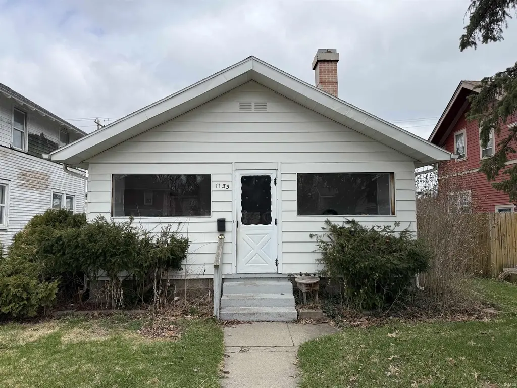 1133 Altgeld St