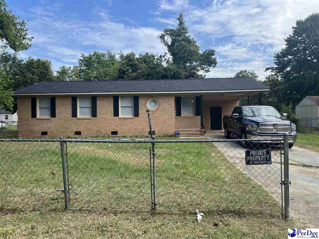 811 E Scarlett Ln