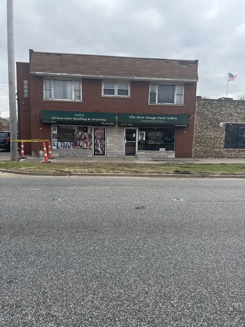 1135 E Sibley Blvd