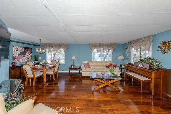 8509 Beverly #33