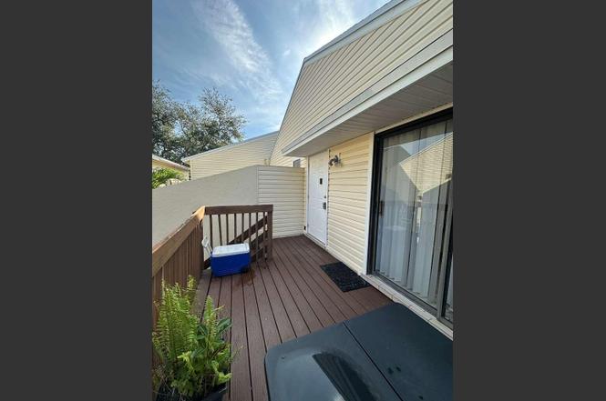 637 Executive Center Dr N #203