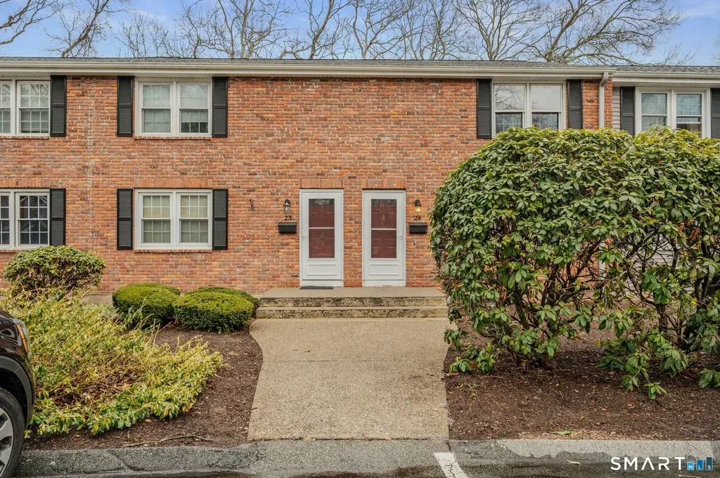 81 E Pattagansett Rd #24