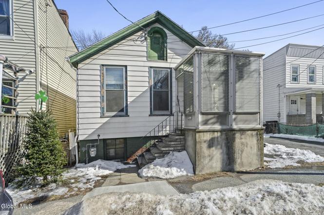 22 Orr St