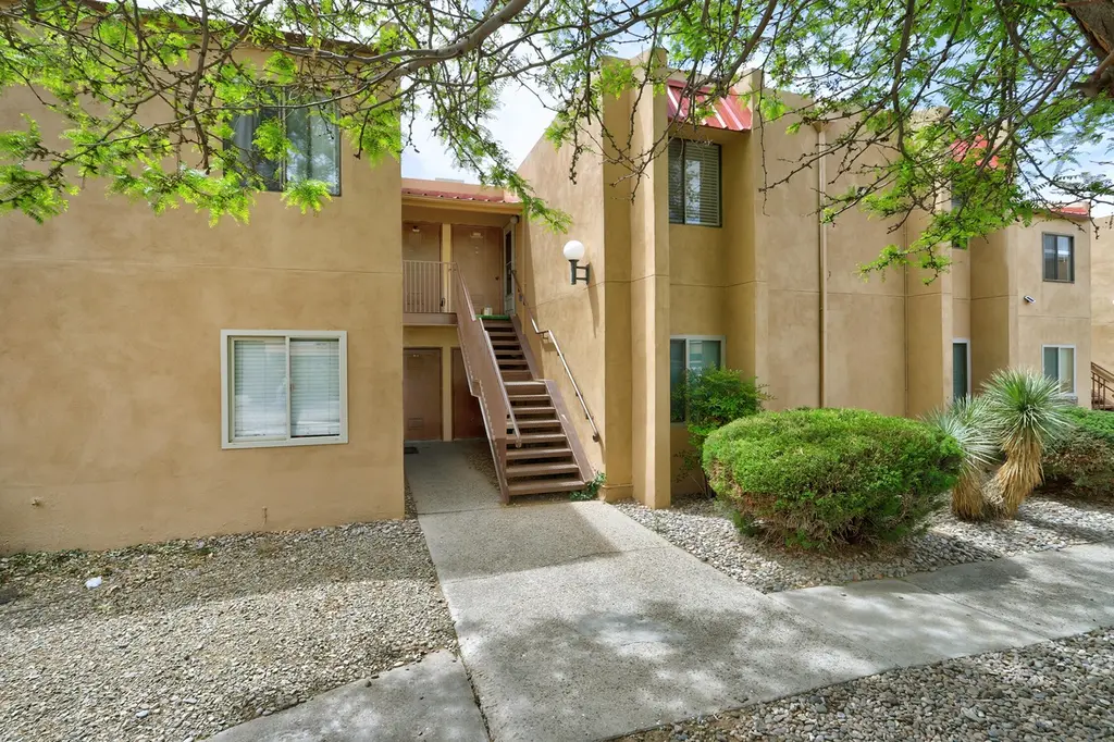 911 Country Club Dr SE Apt E