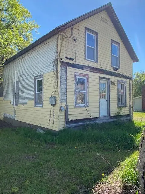 1864 Main St