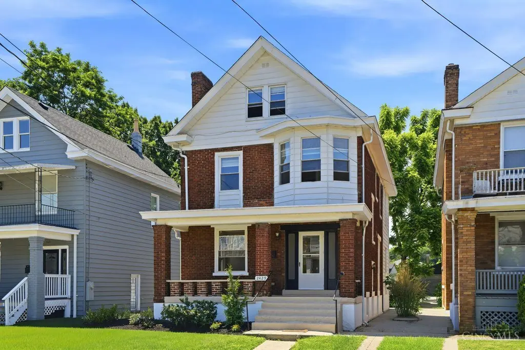 2429 Robertson Ave