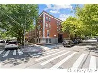300 W 137th St Unit 300D
