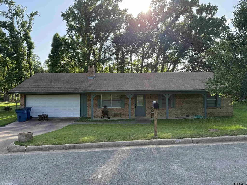 203 N Paradise Dr