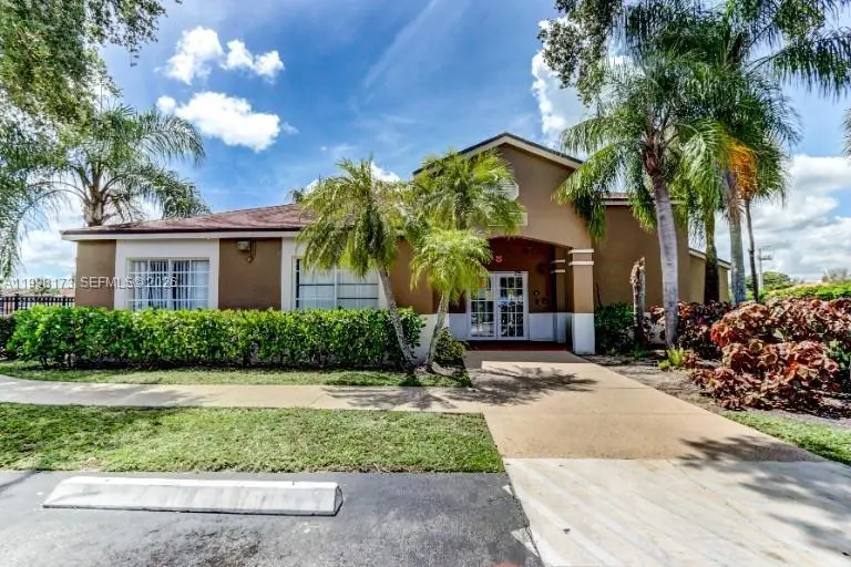 1129 Lake Victoria Dr Unit F