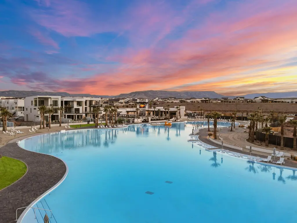 710 W Akoya Pearl St #81