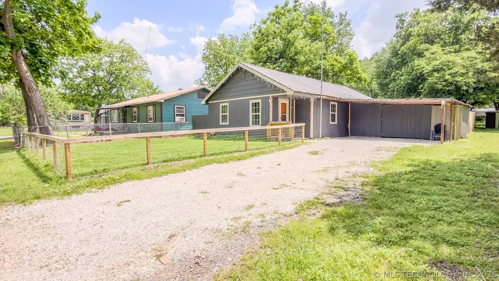 319 E 8th