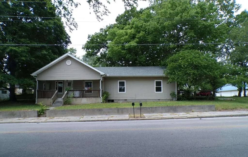 204 S 2nd St