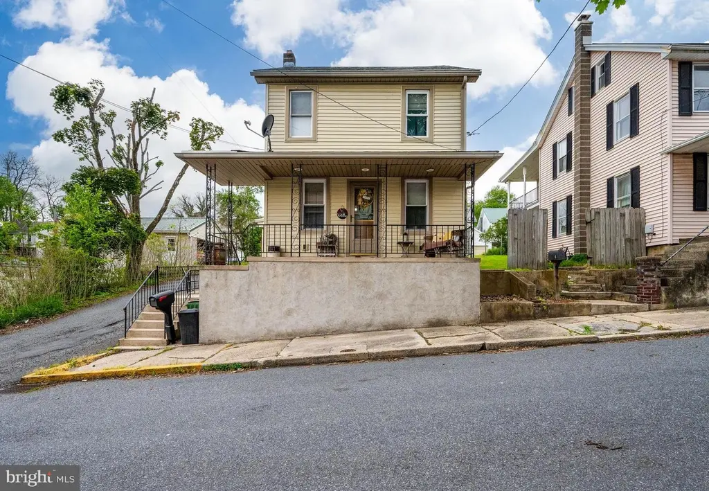 7 Fairview St