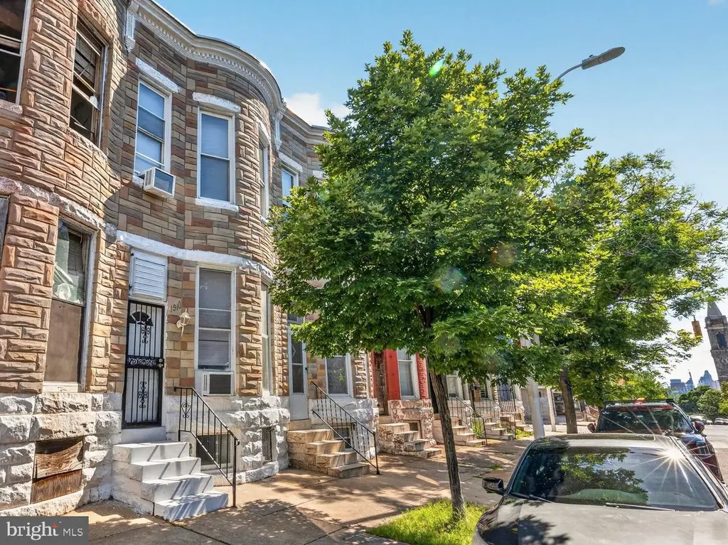 1910 W Fayette St