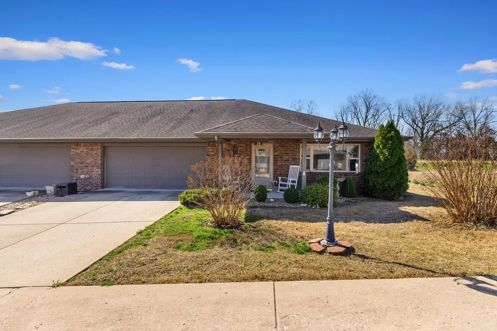 38 Devonshire Cir