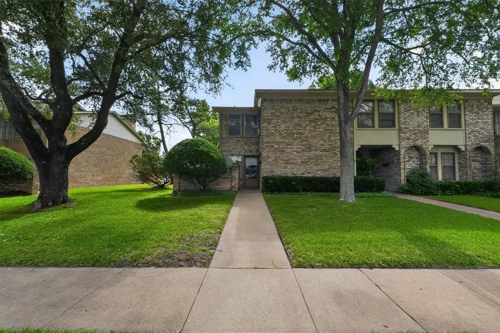 717 Towne House Ln