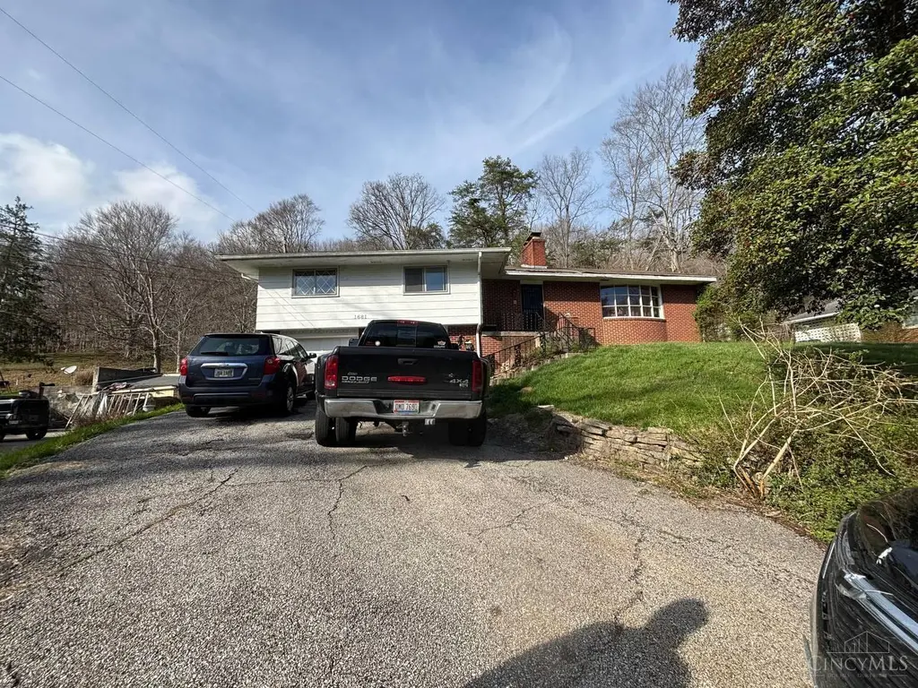 1681 Rosemount Rd