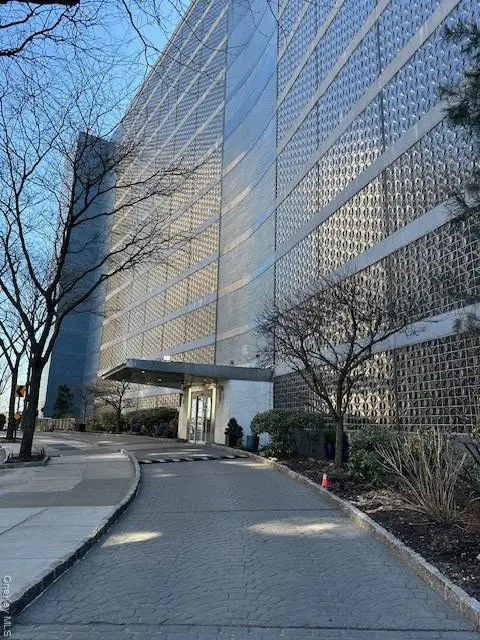 2400 Johnson Ave Unit 4H