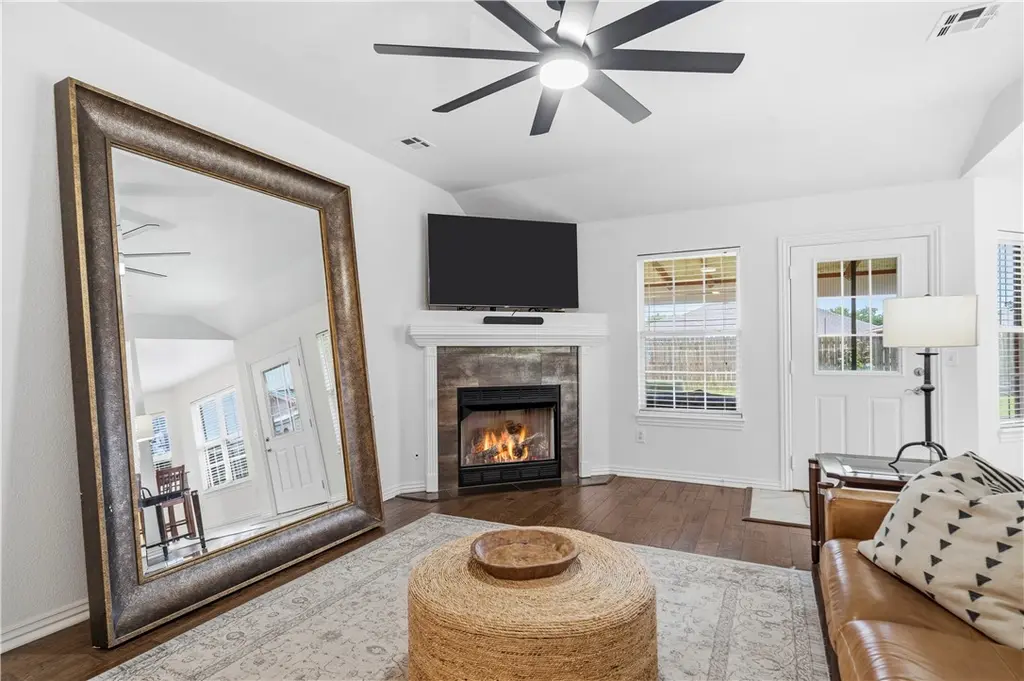 1016 Applewood Cir