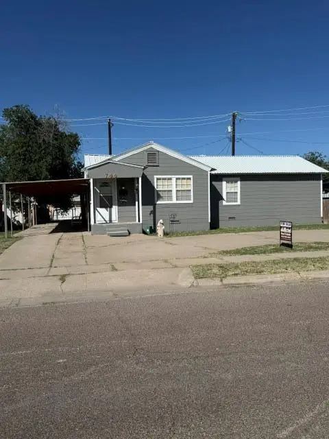 744 S Ave A