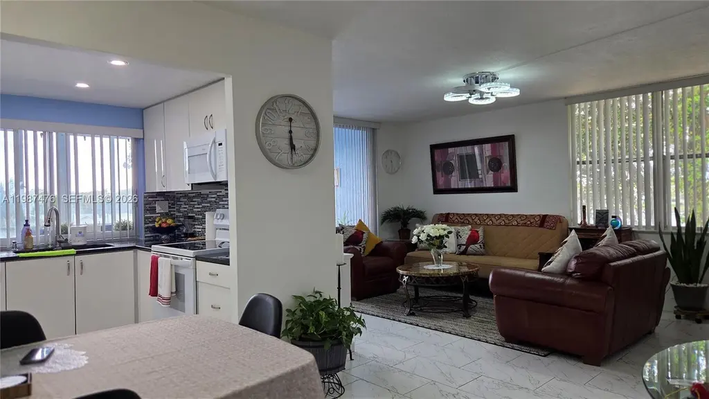 9400 Lime Bay Blvd #315