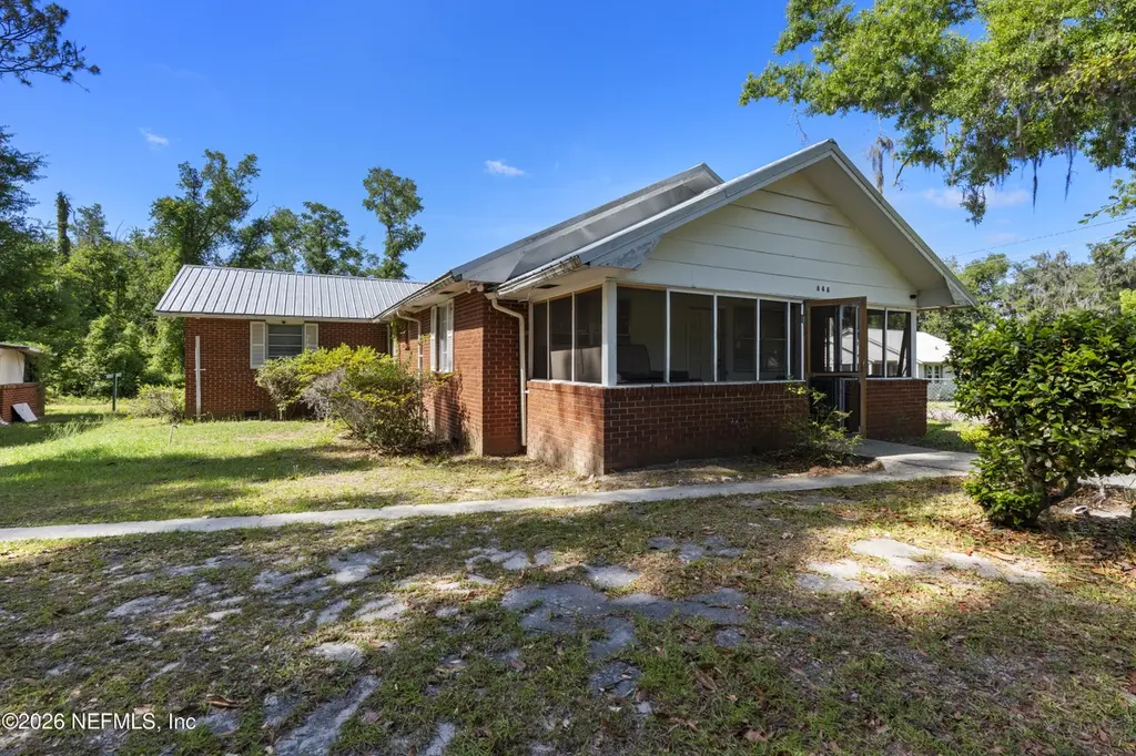 646 SE Old County Camp Rd