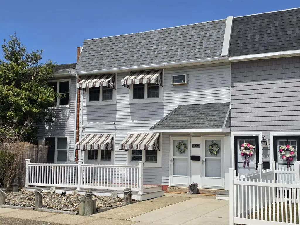 121 Seaview Ct