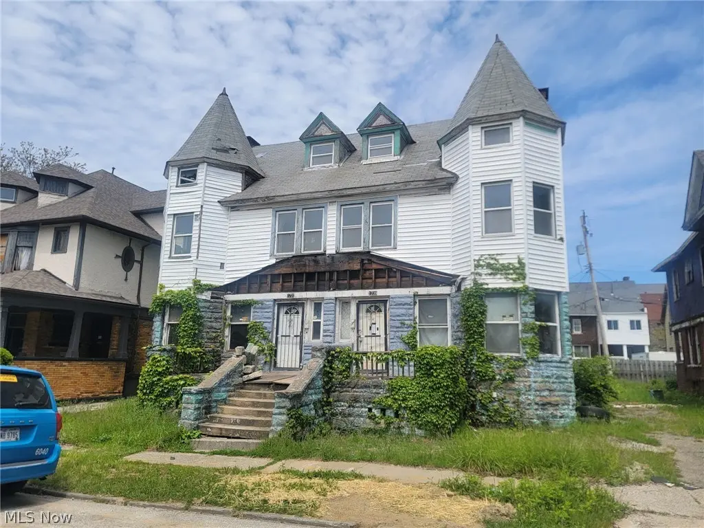 1737 Lakefront Ave