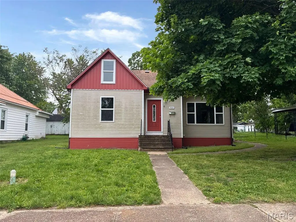 303 W 8th St