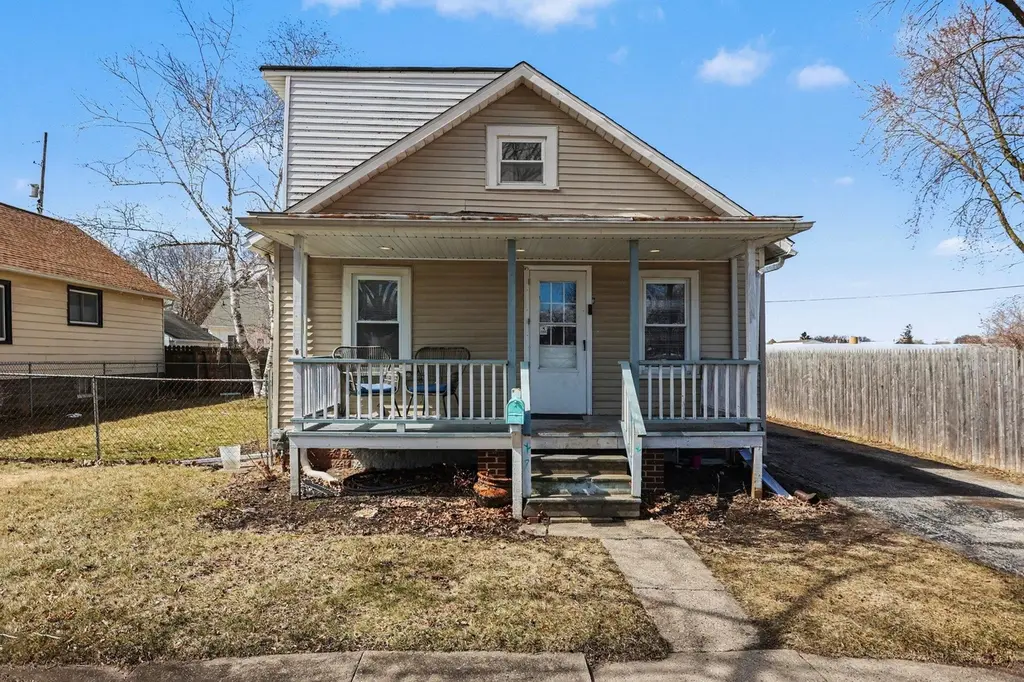 1804 S Kiesel St