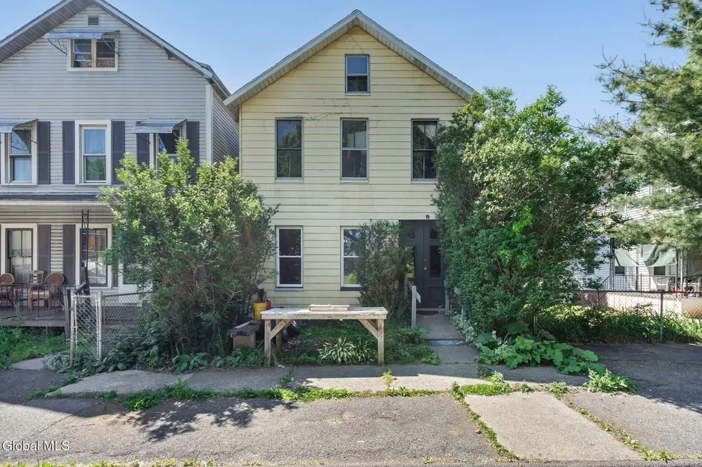 865 4th Ave