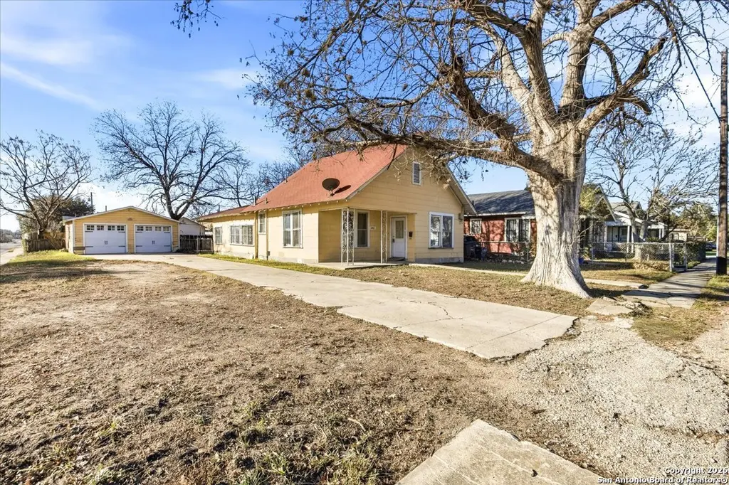 242 Fairview Ave