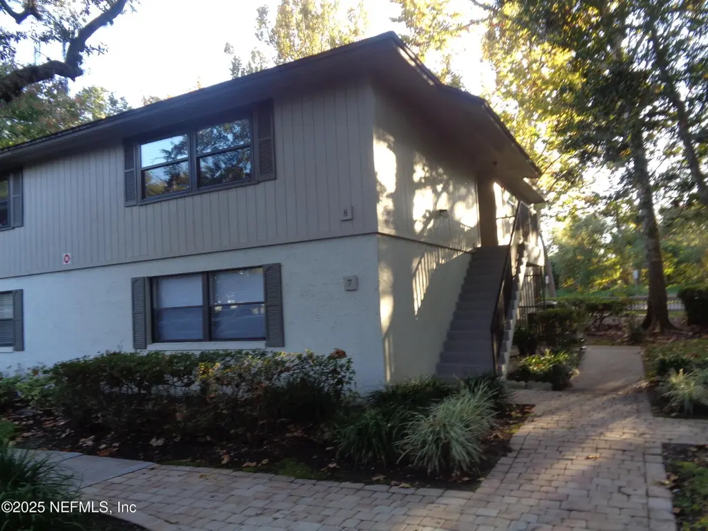 8 Cristina Ct