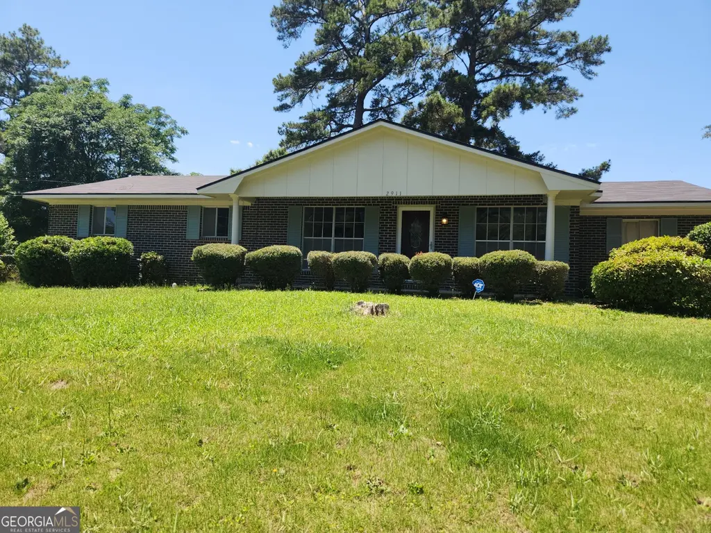 2911 Foresthill Dr