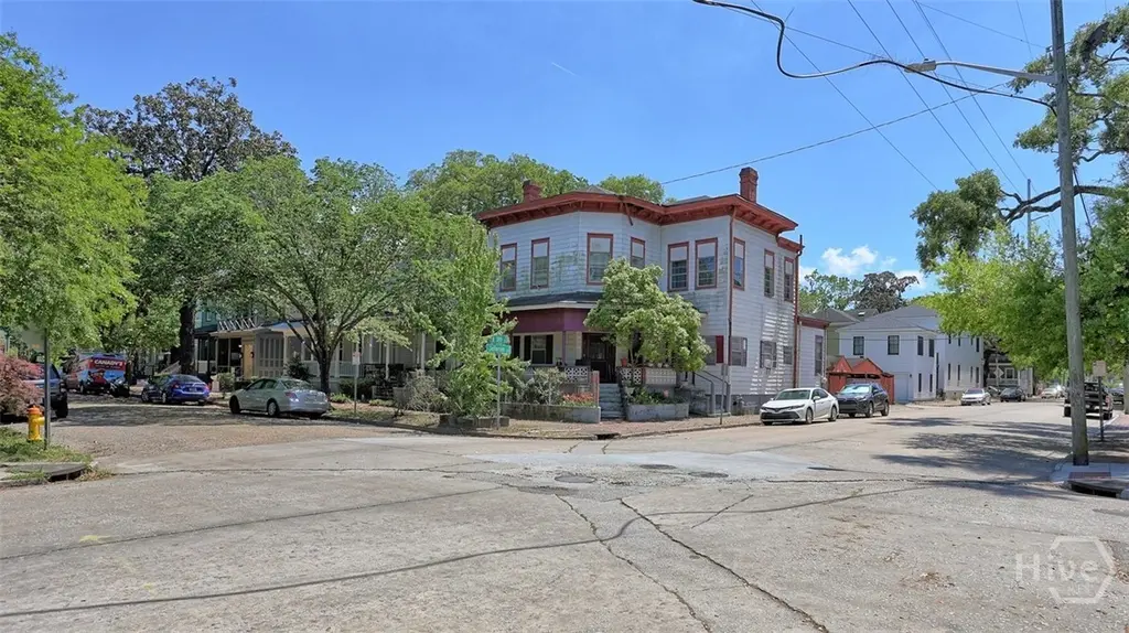 223 W 38th St