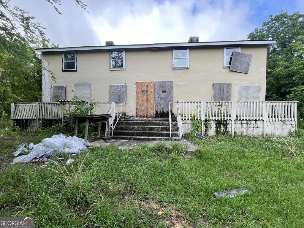 645 Cowan St