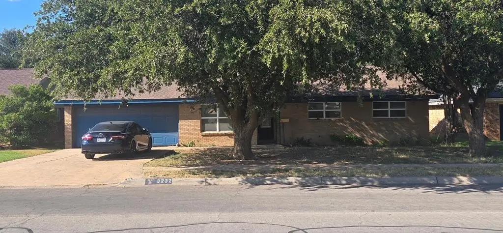 3232 W Dengar Ave