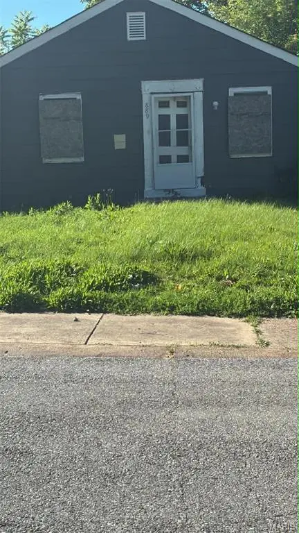 889 Gustav Ave