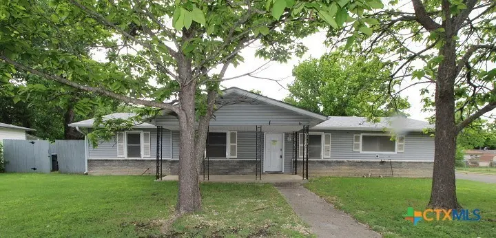 902 Mary St