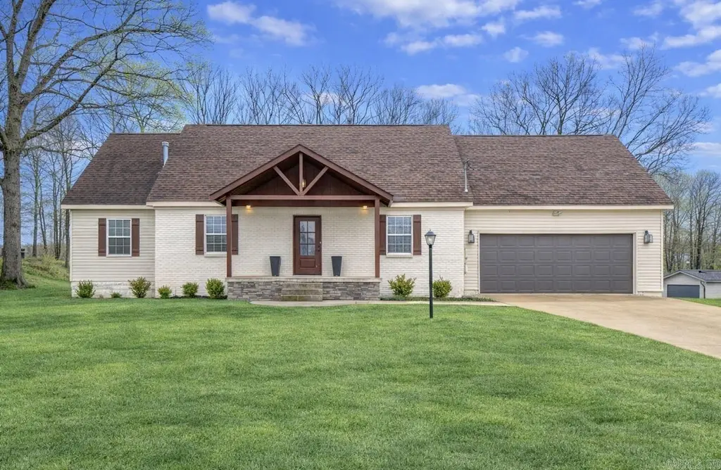 2204 Williamsburg Dr