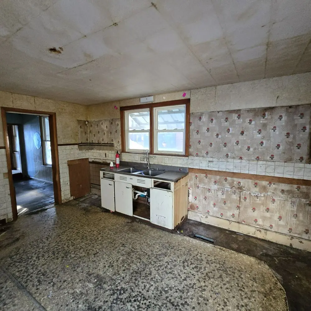 223 W Locust St