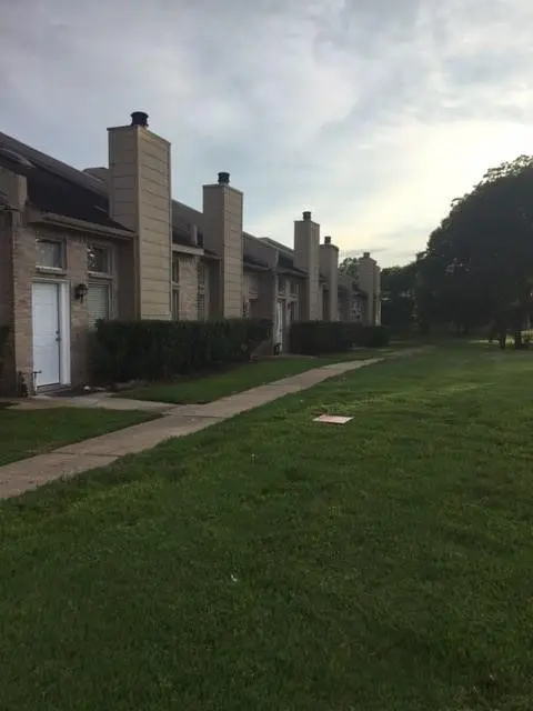 3004 Creekview Dr
