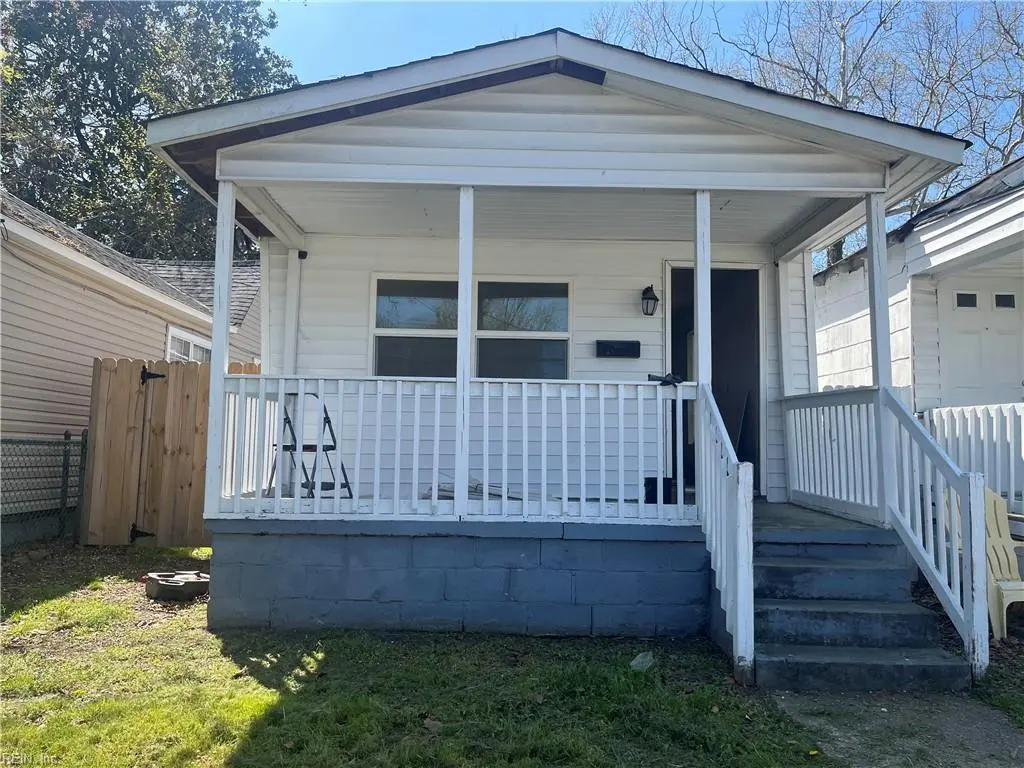 3413 Roanoke Ave