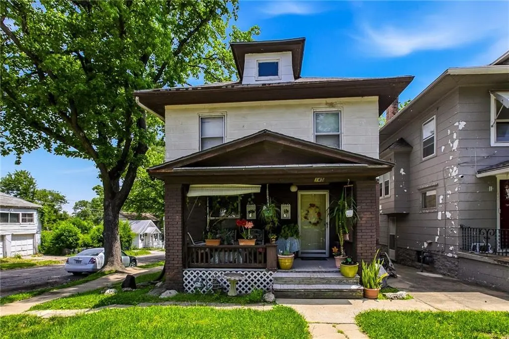 145 N White Ave