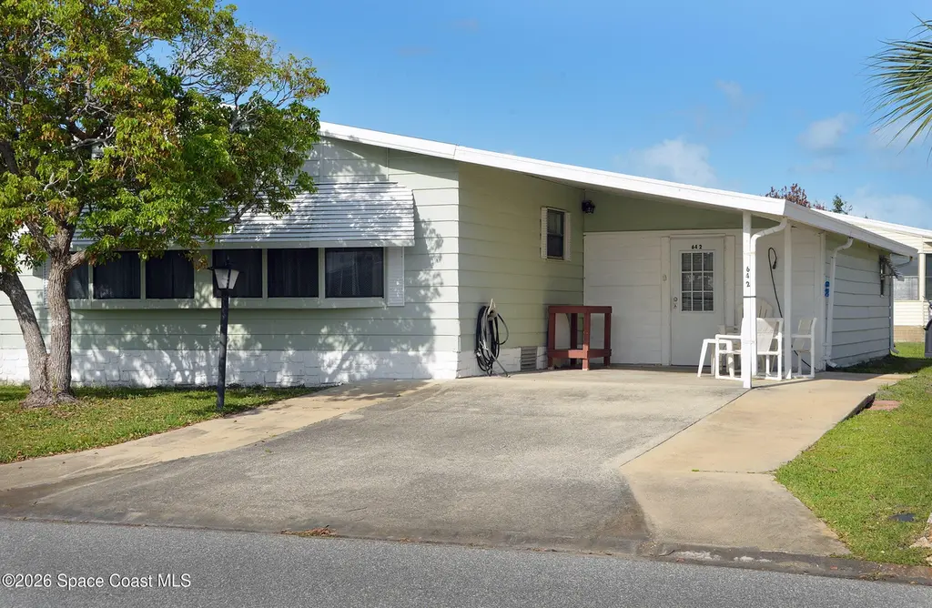 642 Periwinkle Cir