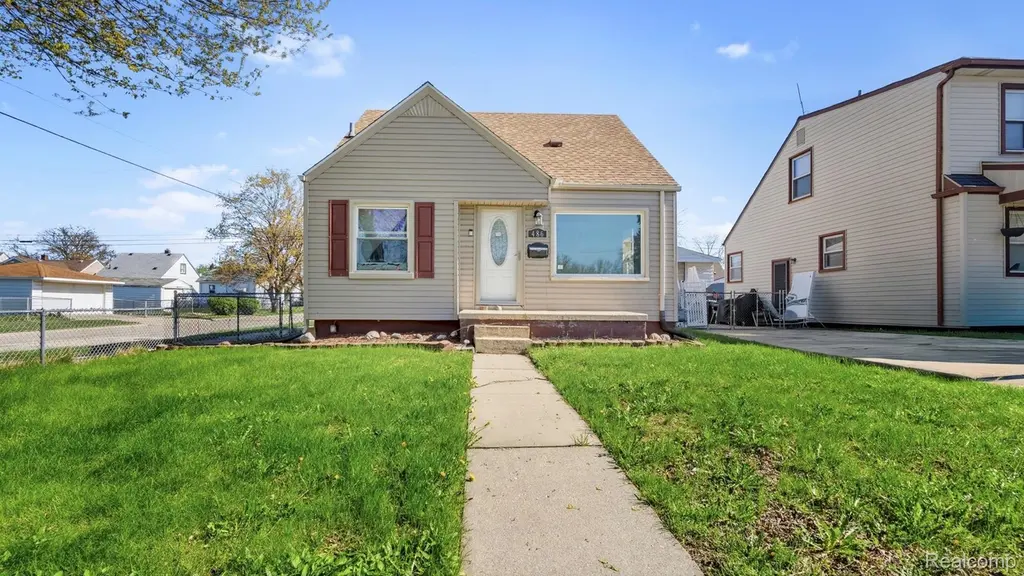 486 Lincoln Ave