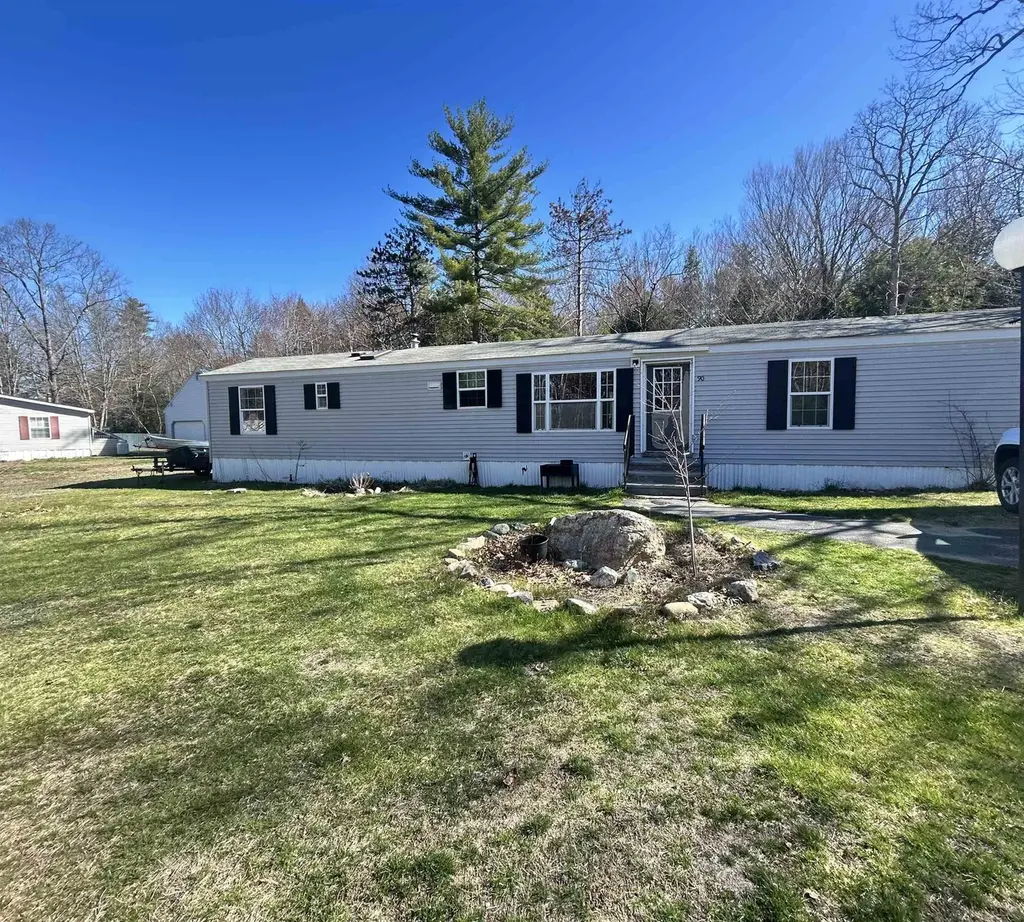 90 Spruce Dr