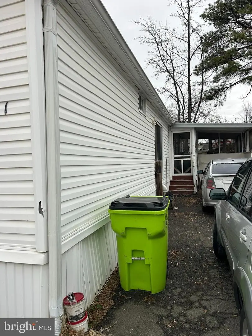 101 Dumfries Dr #101