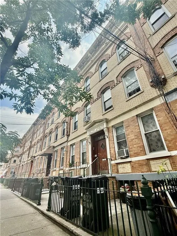 1822 Putnam Ave