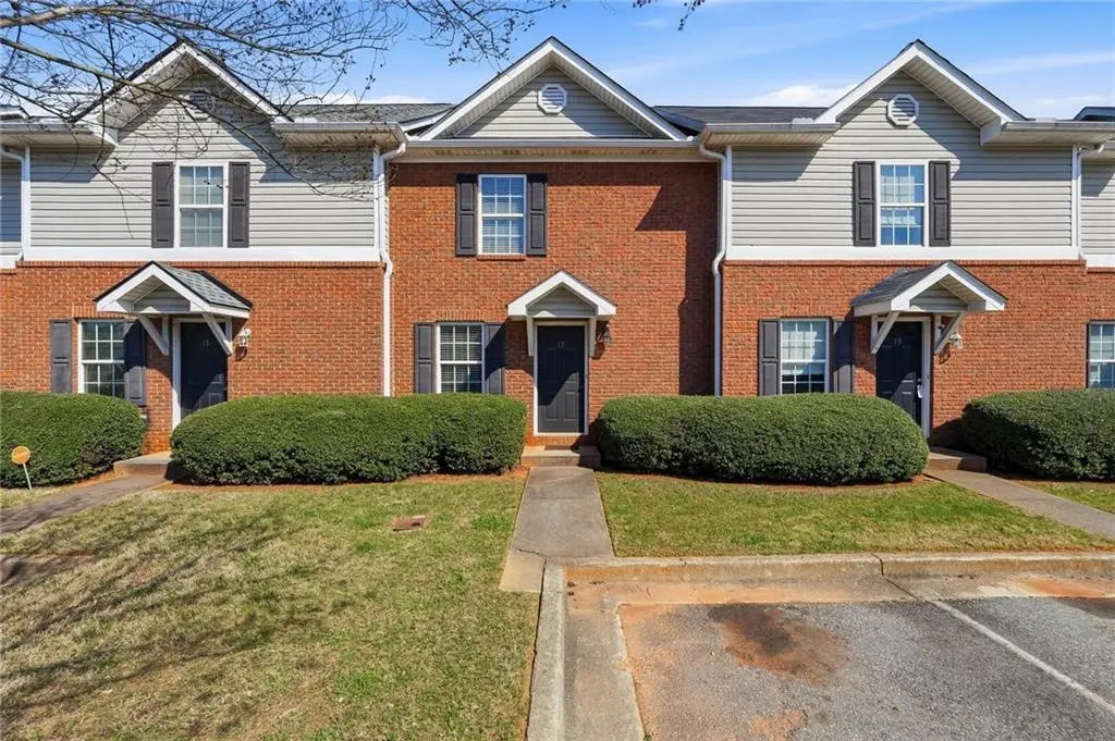 17 Middlebrook Dr